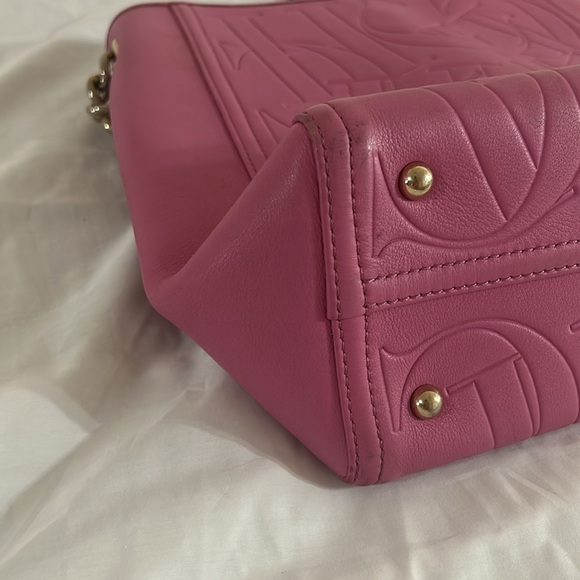 Carolina Herrera Pink Embossed Chain Strap Tote - Picture 14 of 15